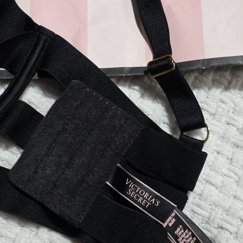 Victoria's Secret Black Strappy Bra - Picture 4 of 5